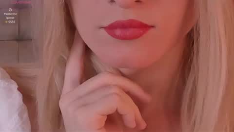 Snapshot of foxy_jpg chatting on January 28, 9:50 pm Sue online show from January 28, 9:50 pm