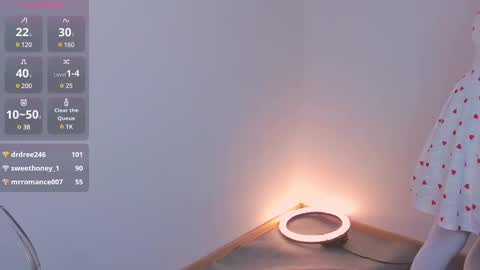 Snapshot of foxy_jpg chatting on February 1, 9:51 pm Sue online show from February 1, 9:51 pm