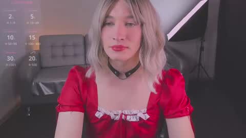 Snapshot of foxy_jpg chatting on February 8, 6:33 pm Sue online show from February 8, 6:33 pm