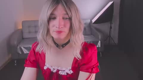 Snapshot of foxy_jpg chatting on February 8, 9:36 pm Sue online show from February 8, 9:36 pm