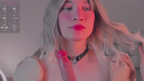 Snapshot of foxy_jpg chatting on February 22, 7:36 pm Sue online show from February 22, 7:36 pm