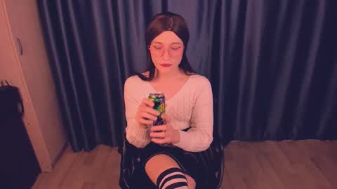 Snapshot of foxy_jpg chatting on October 2, 10:06 pm Sue online show from October 2, 10:06 pm