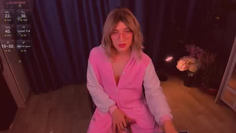 Snapshot of foxy_jpg chatting on October 14, 9:43 am Sue online show from October 14, 9:43 am