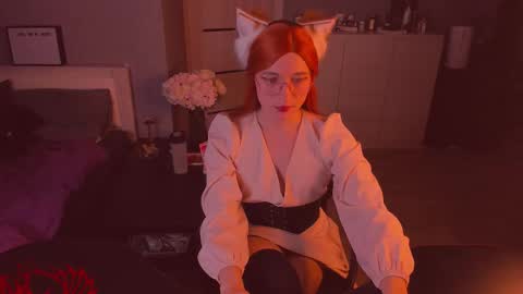 Snapshot of foxy_jpg chatting on November 17, 10:04 pm Sue online show from November 17, 10:04 pm