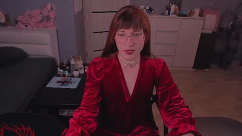 Snapshot of foxy_jpg chatting on July 5, 9:44 pm Sue online show from July 5, 9:44 pm