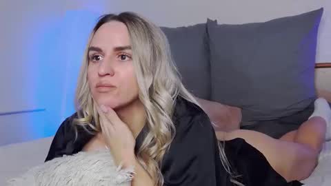 Foxy Kimmi online show from December 16, 6:51 am