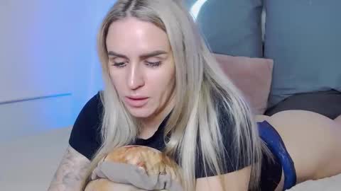 Foxy Kimmi online show from January 18, 6:17 am