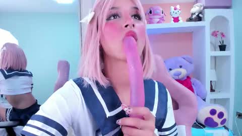 Snapshot of foxy_loren chatting on October 29, 6:42 pm Loren online show from October 29, 6:42 pm