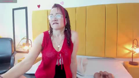 Foxy miilf online show from March 5, 1:18 pm