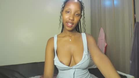Snapshot of foxyatmidnite chatting on May 18, 12:29 am foxyatmidnite online show from May 18, 12:29 am