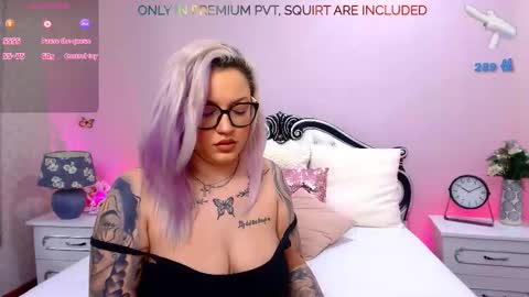 Snapshot of foxyclarisee chatting on February 19, 9:22 pm Clarisee online show from February 19, 9:22 pm