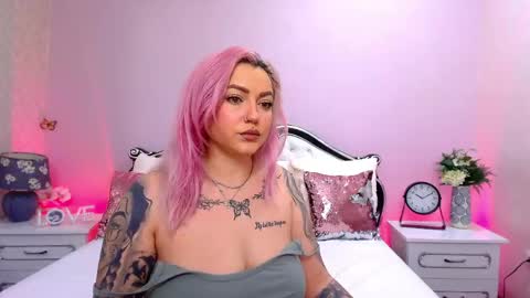 Snapshot of foxyclarisee chatting on April 15, 6:15 pm Clarisee online show from April 15, 6:15 pm