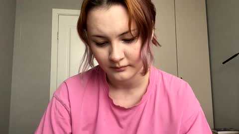 Snapshot of foxydollkate chatting on April 22, 7:33 am Kate online show from April 22, 7:33 am
