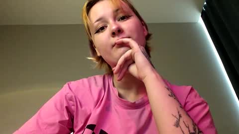 Snapshot of foxydollkate chatting on April 27, 12:25 pm Kate online show from April 27, 12:25 pm