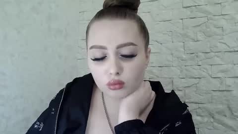 Snapshot of foxyflaree chatting on December 1, 6:24 pm Alice online show from December 1, 6:24 pm