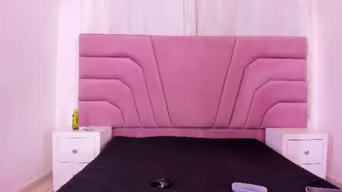 foxyhillx online show from June 12, 10:52 pm