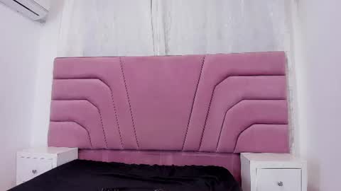 foxyhillx online show from June 15, 8:49 am