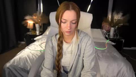 Maya online show from November 9, 9:02 pm