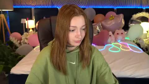 Snapshot of foxymayy chatting on July 13, 12:41 pm Maya online show from July 13, 12:41 pm