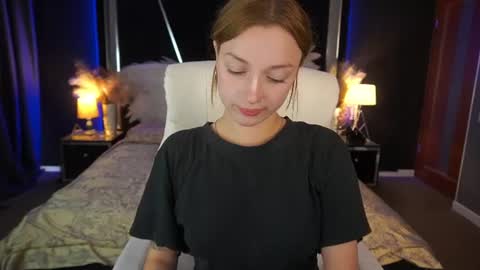 Snapshot of foxymayy chatting on August 4, 1:25 pm Maya online show from August 4, 1:25 pm