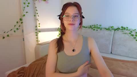 Snapshot of foxysecret_ chatting on December 7, 6:26 pm foxysecret_ online show from December 7, 6:26 pm