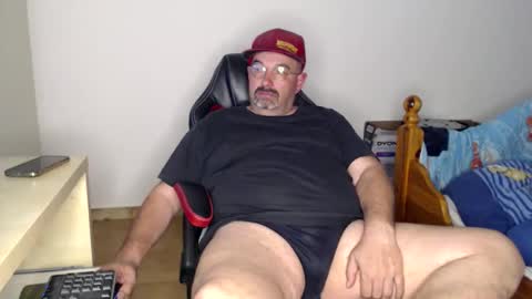 Snapshot of fraboys chatting on April 5, 6:27 pm Fraboys online show from April 5, 6:27 pm