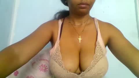 Snapshot of fracisca2204 chatting on December 3, 5:04 am fracisca2204 online show from December 3, 5:04 am