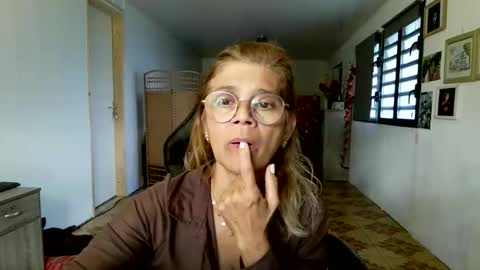 francelune online show from February 24, 2:04 pm
