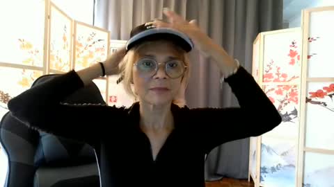 Snapshot of francelune chatting on June 20, 9:01 am francelune online show from June 20, 9:01 am