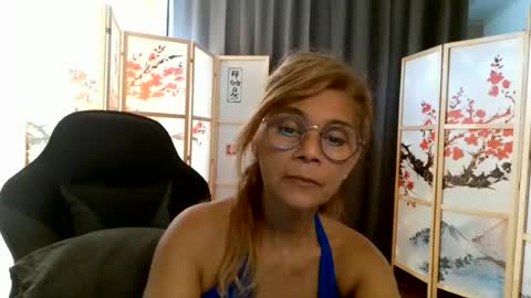 Snapshot of francelune chatting on July 8, 10:53 am francelune online show from July 8, 10:53 am