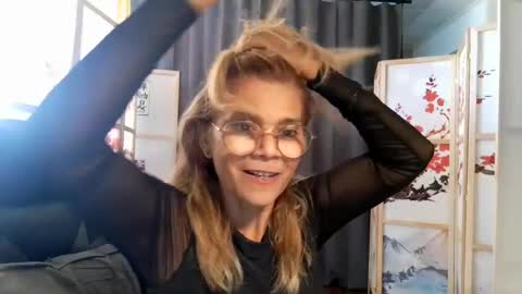 Snapshot of francelune chatting on July 17, 4:34 pm francelune online show from July 17, 4:34 pm