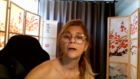 Snapshot of francelune chatting on July 19, 10:19 am francelune online show from July 19, 10:19 am