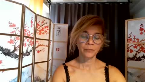 Snapshot of francelune chatting on July 25, 8:45 am francelune online show from July 25, 8:45 am