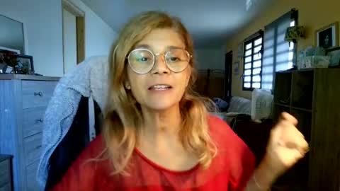 Snapshot of francelune chatting on August 1, 10:03 am francelune online show from August 1, 10:03 am