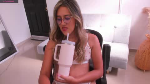 Snapshot of francesca__ross chatting on January 18, 8:19 pm Francesca online show from January 18, 8:19 pm