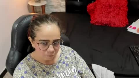 Snapshot of francesca_bbw chatting on April 11, 7:45 am online show from April 11, 7:45 am