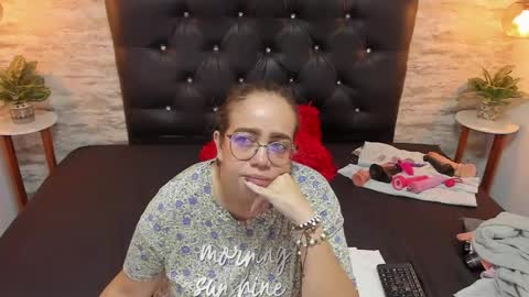 Snapshot of francesca_bbw chatting on April 19, 2:38 pm online show from April 19, 2:38 pm