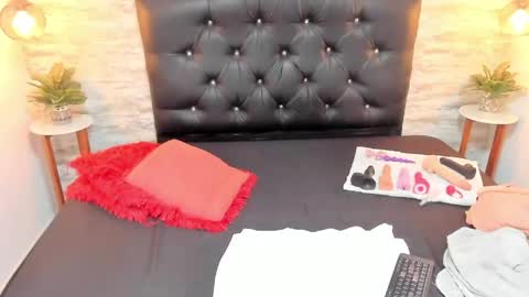 Snapshot of francesca_bbw chatting on April 30, 3:13 am online show from April 30, 3:13 am