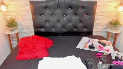 Snapshot of francesca_bbw chatting on May 10, 1:55 am online show from May 10, 1:55 am