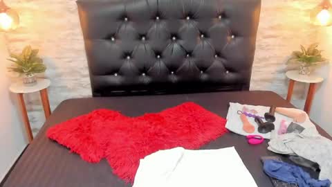 Snapshot of francesca_bbw chatting on May 12, 3:14 am online show from May 12, 3:14 am