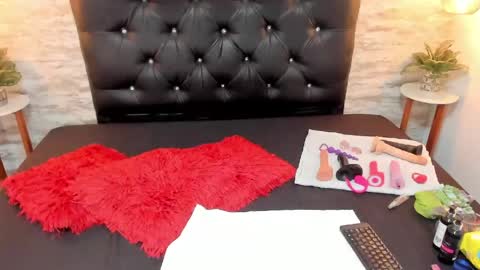 Snapshot of francesca_bbw chatting on May 14, 3:13 am online show from May 14, 3:13 am