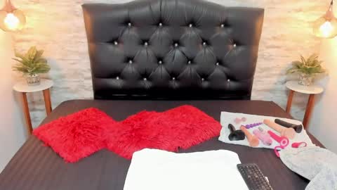 Snapshot of francesca_bbw chatting on May 28, 2:42 am online show from May 28, 2:42 am