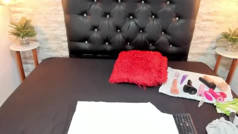 Snapshot of francesca_bbw chatting on May 29, 2:53 am online show from May 29, 2:53 am