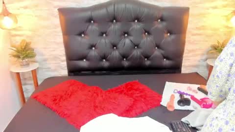 Snapshot of francesca_bbw chatting on May 30, 3:14 am online show from May 30, 3:14 am