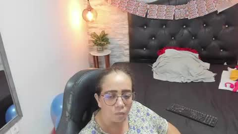Snapshot of francesca_bbw chatting on June 18, 9:14 am online show from June 18, 9:14 am