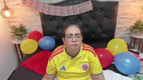 Snapshot of francesca_bbw chatting on June 24, 2:10 am online show from June 24, 2:10 am