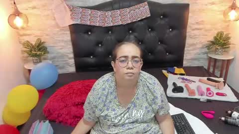 Snapshot of francesca_bbw chatting on July 1, 1:51 am online show from July 1, 1:51 am