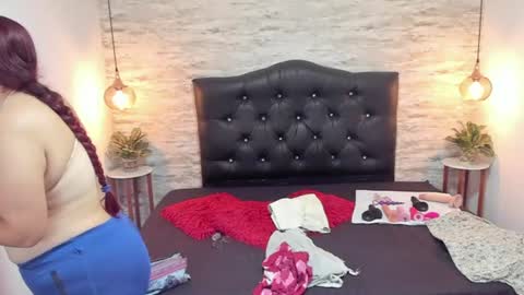 Snapshot of francesca_bbw chatting on August 1, 2:00 am online show from August 1, 2:00 am
