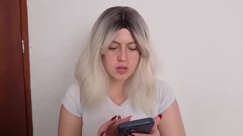 Snapshot of francescaasmith chatting on February 18, 9:00 pm Francesca online show from February 18, 9:00 pm