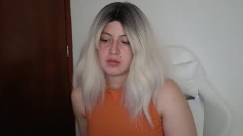 Snapshot of francescaasmith chatting on March 5, 9:44 pm Francesca online show from March 5, 9:44 pm